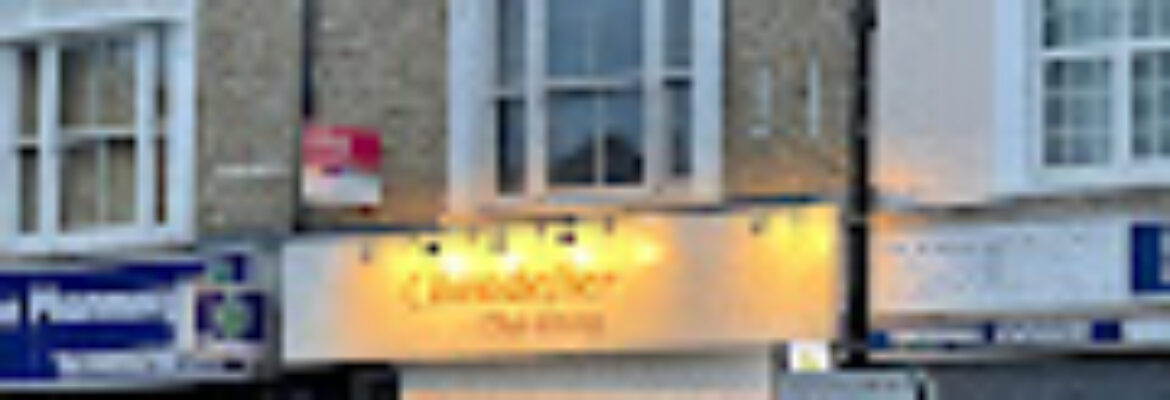 Chandelier Thai Dining