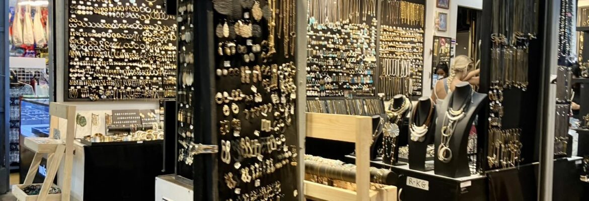 นานินานา